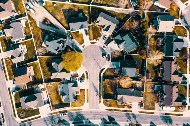 an overhead view of several houses lining a cul de sac