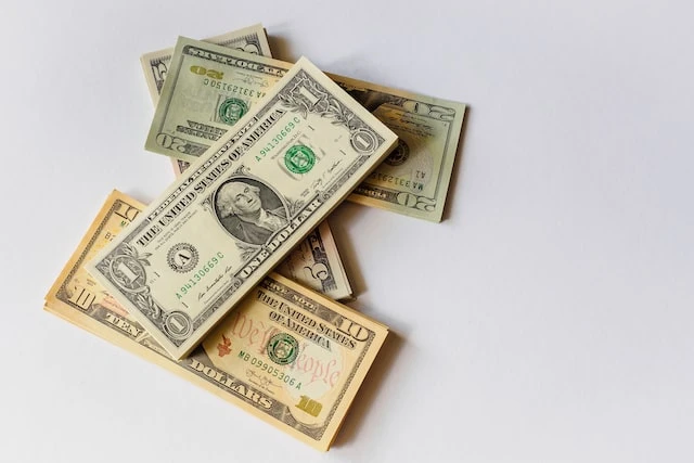 Stacks of 1, 5, 10 and 20 US dollar bills stacked on top of each other